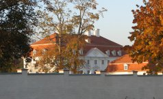 Schloss Meseberg mit Garten