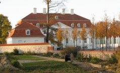 Schloss Meseberg mit Garten